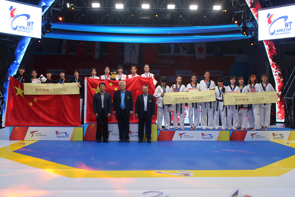 Awarding-Ceremony-of-Womens-Team